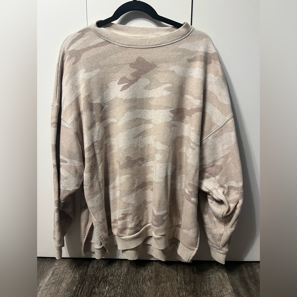 American eagle cream camo crewneck